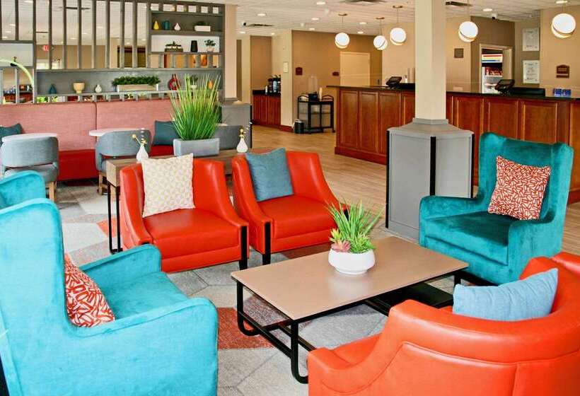 Hotelli Comfort Inn & Suites