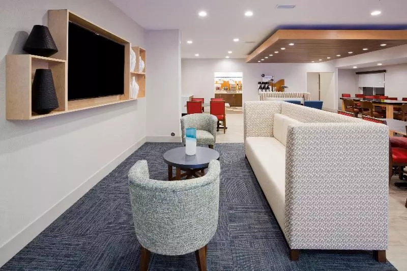 هتل Holiday Inn Express & Suites Dickinson, An Ihg