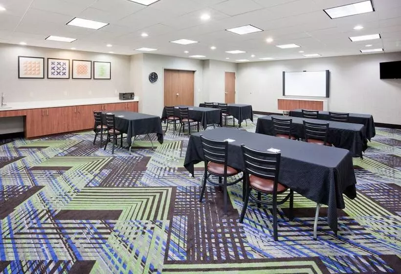 هتل Holiday Inn Express & Suites Dickinson, An Ihg