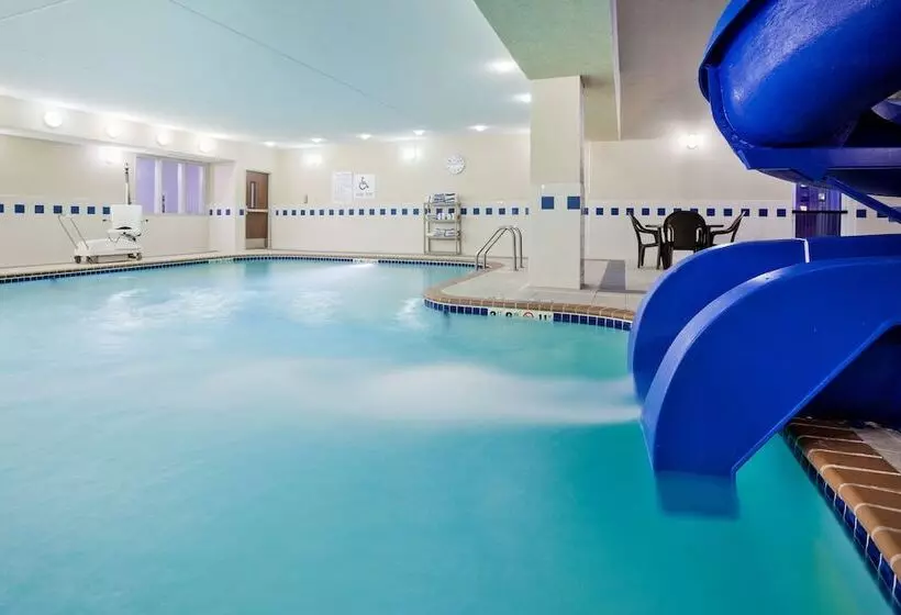 هتل Holiday Inn Express & Suites Dickinson, An Ihg