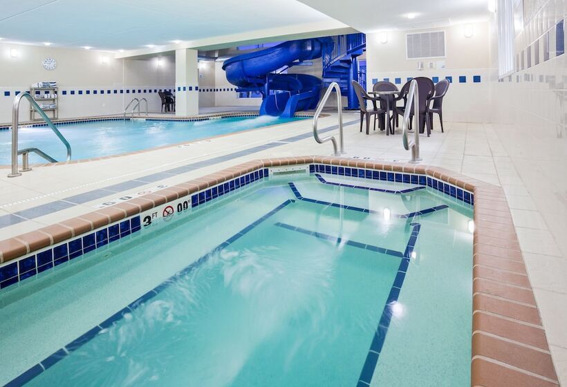 هتل Holiday Inn Express & Suites Dickinson, An Ihg