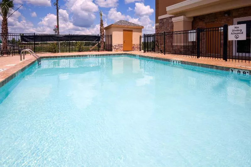 בית מלון כפרי Holiday Inn Express Atmore, An Ihg