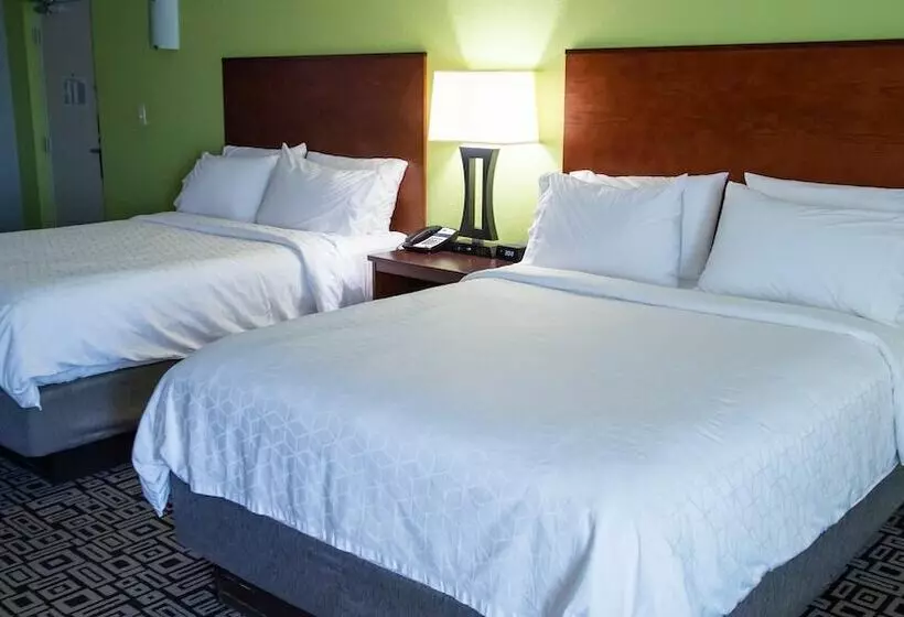 בית מלון כפרי Holiday Inn Express Hickory   Hickory Mart, An Ihg