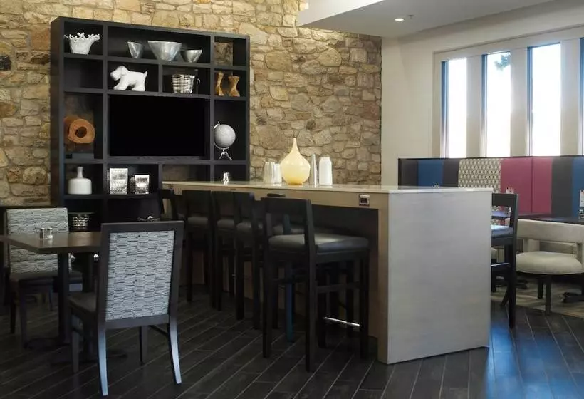 בית מלון כפרי Holiday Inn Express Hickory   Hickory Mart, An Ihg