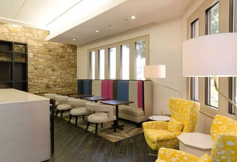 בית מלון כפרי Holiday Inn Express Hickory   Hickory Mart, An Ihg