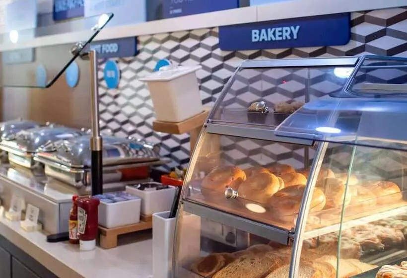 בית מלון כפרי Holiday Inn Express Hickory   Hickory Mart, An Ihg