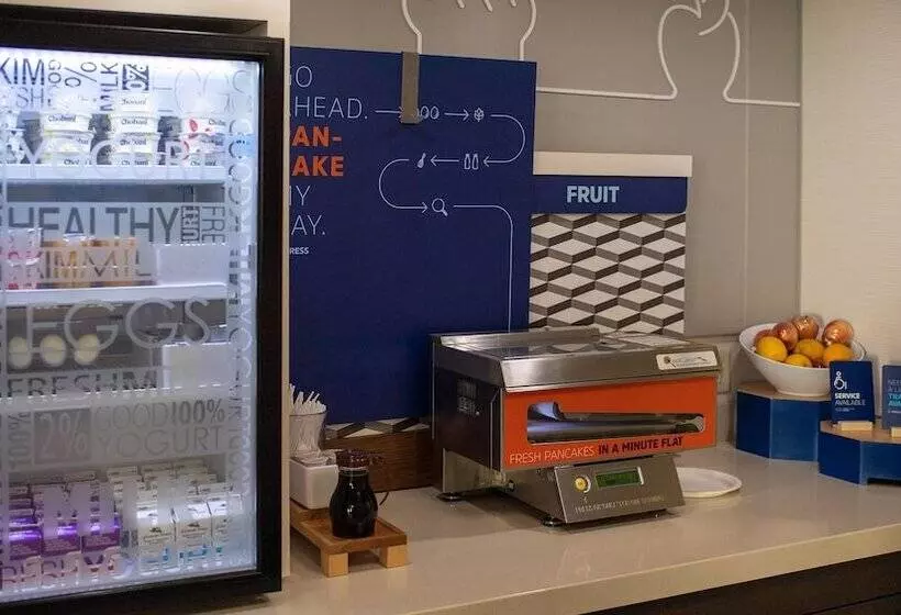 בית מלון כפרי Holiday Inn Express Hickory   Hickory Mart, An Ihg