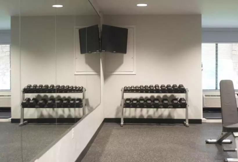 בית מלון כפרי Holiday Inn Express Hickory   Hickory Mart, An Ihg