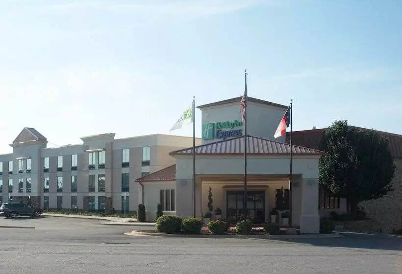 בית מלון כפרי Holiday Inn Express Hickory   Hickory Mart, An Ihg