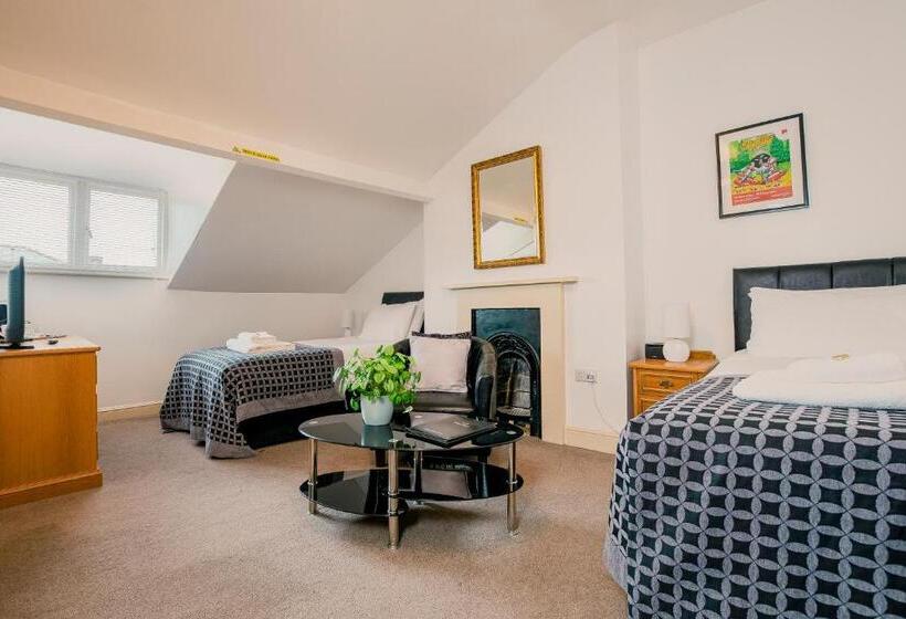 Отель Rowntree Lodge