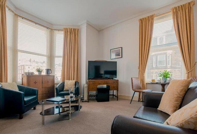 Отель Rowntree Lodge