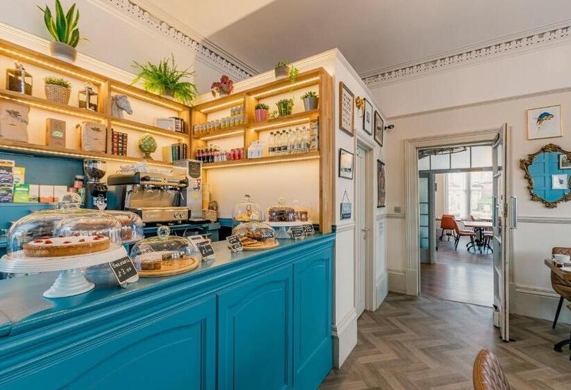 Отель Rowntree Lodge