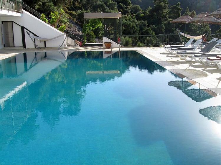 Serena Suites Aparthotel