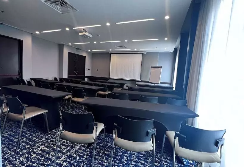 هتل Holiday Inn Bogota Airport, An Ihg