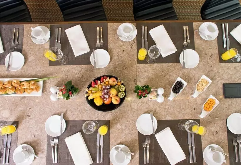 هتل Holiday Inn Bogota Airport, An Ihg