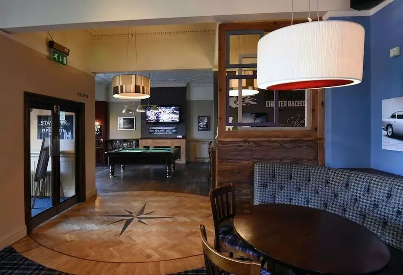 هتل Oaklands By Greene King Inns