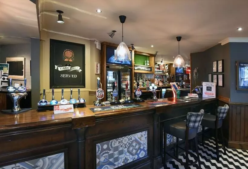 هتل Oaklands By Greene King Inns