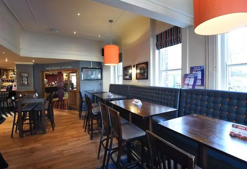 هتل Oaklands By Greene King Inns