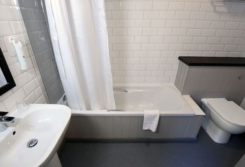 호텔 Oaklands By Greene King Inns