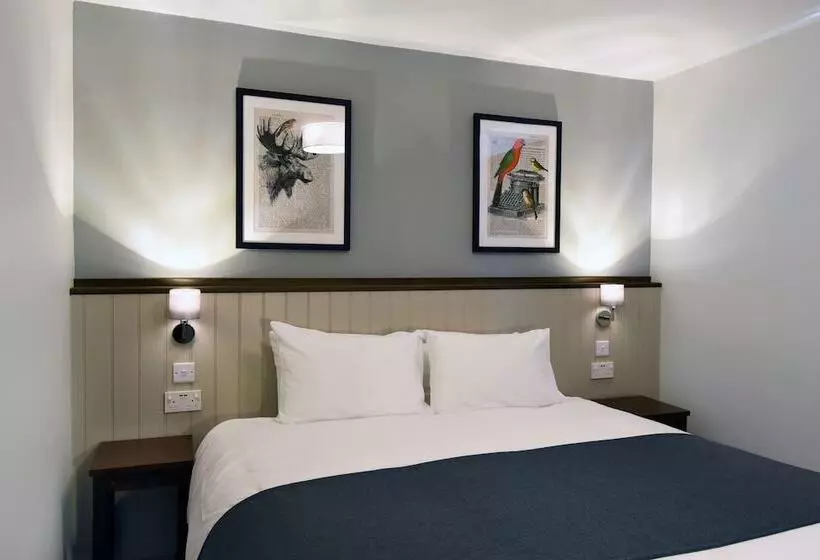 هتل Oaklands By Greene King Inns