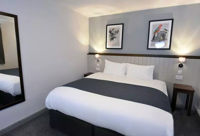 هتل Oaklands By Greene King Inns