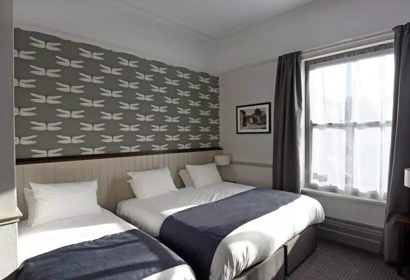 هتل Oaklands By Greene King Inns