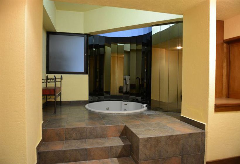 Отель Ramada Via Veneto Mexico City South