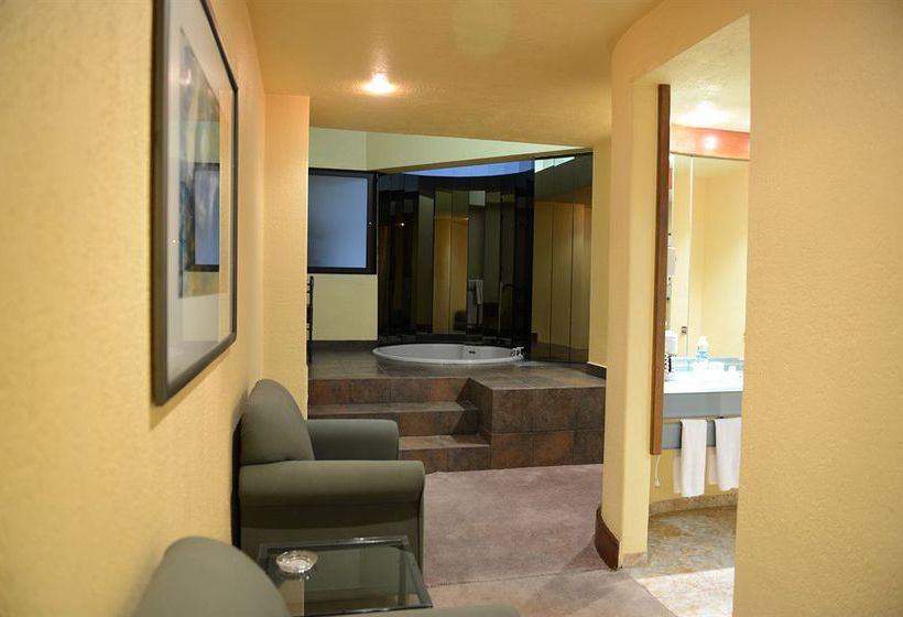 Отель Ramada Via Veneto Mexico City South