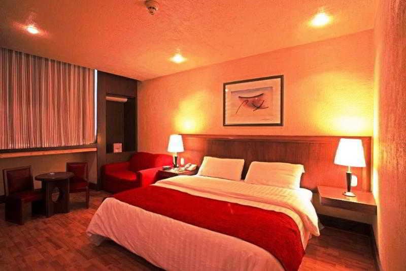 Отель Ramada Via Veneto Mexico City South