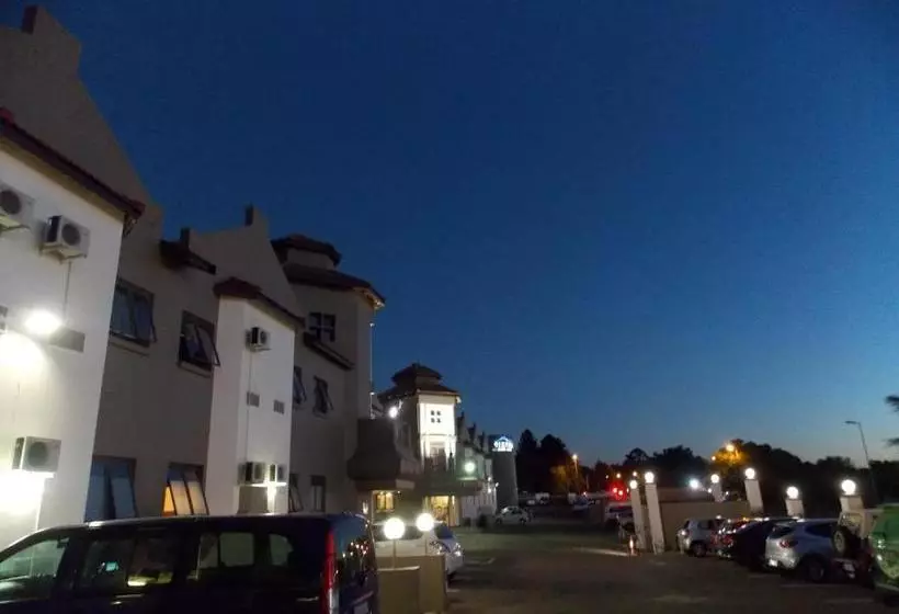 בית מלון כפרי Sierra Square