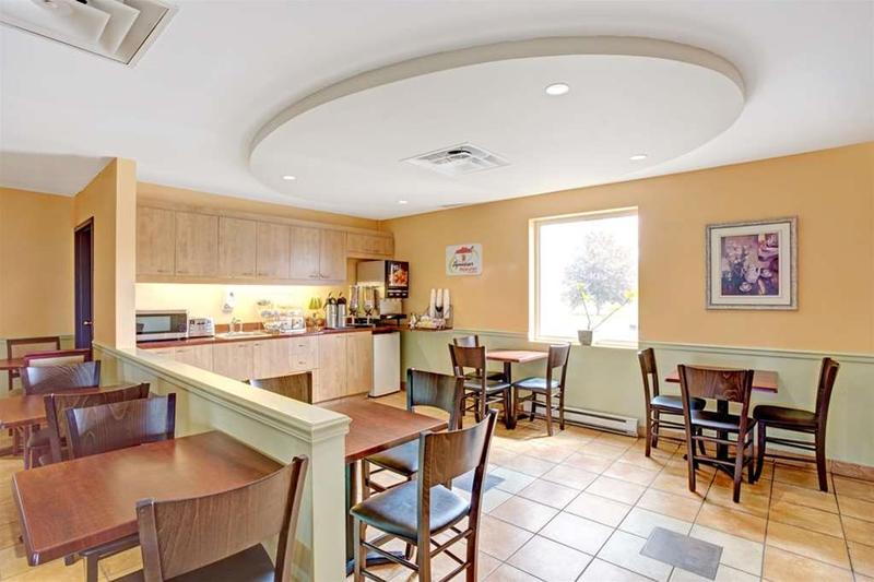 호텔 Super 8 Montreal QC