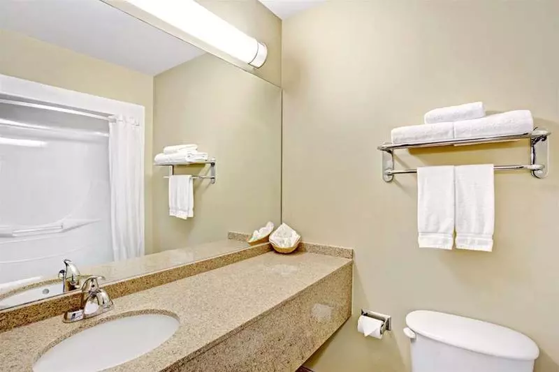 酒店 Super 8 Montreal QC