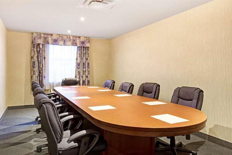 호텔 Super 8 Montreal QC