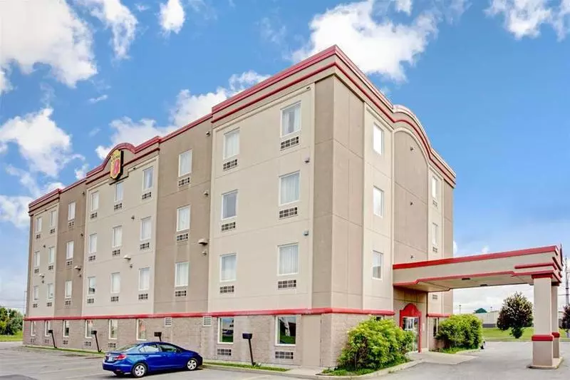 酒店 Super 8 Montreal QC