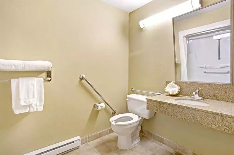 酒店 Super 8 Montreal QC