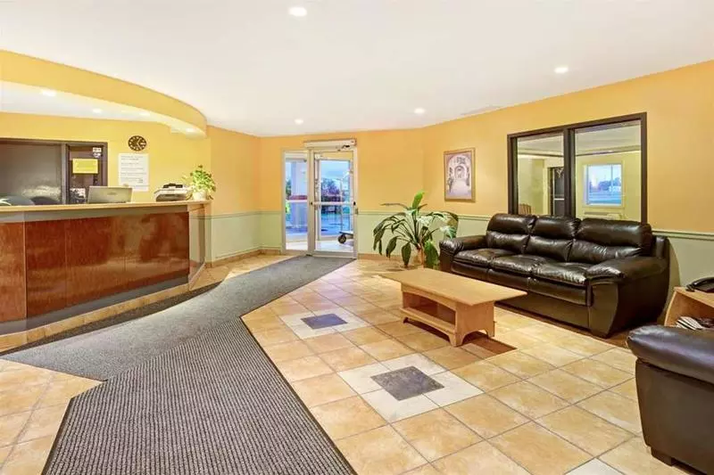 酒店 Super 8 Montreal QC