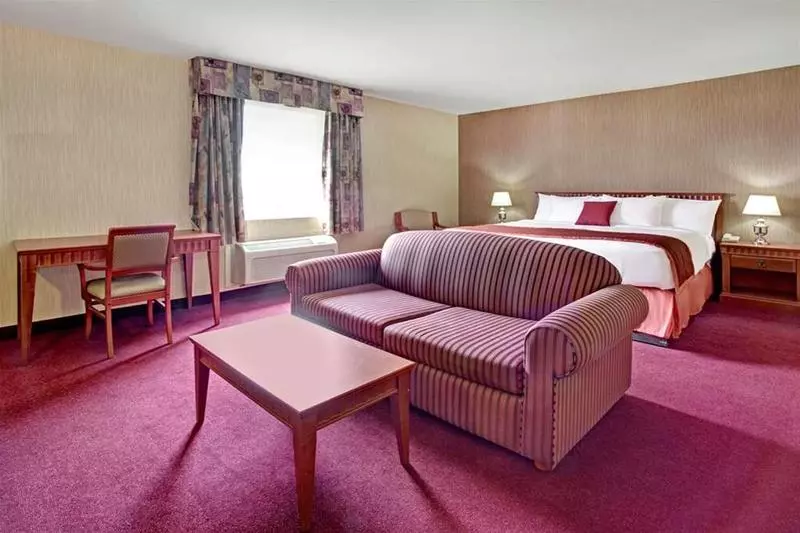 酒店 Super 8 Montreal QC