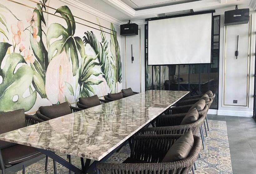 Grand Eska Hotel & Suites Batam