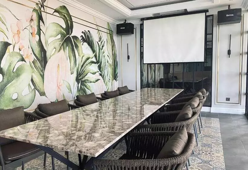 Grand Eska Hotel & Suites Batam