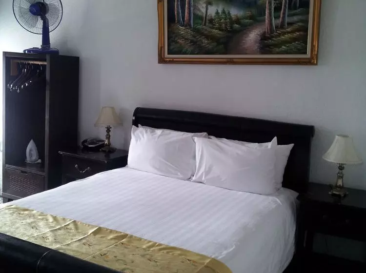 هتل Black Pearl Suites