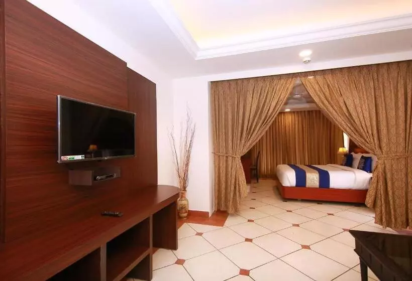 Hotel Emarald Suites