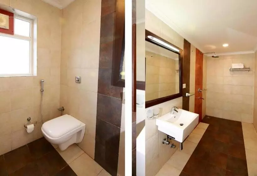 Hotel Emarald Suites