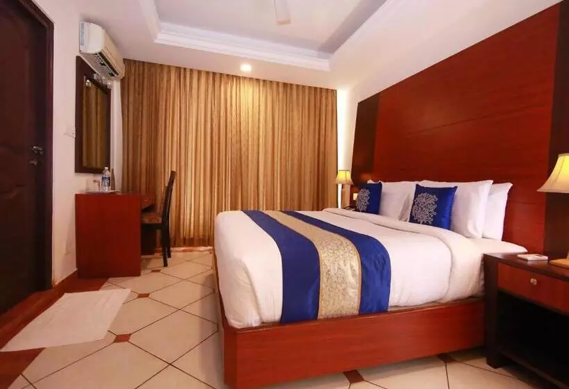 Hotel Emarald Suites