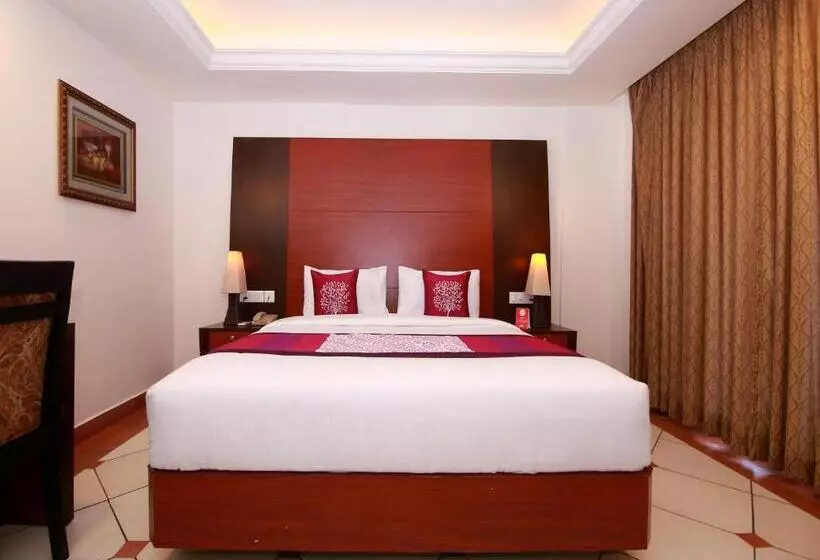 Hotel Emarald Suites