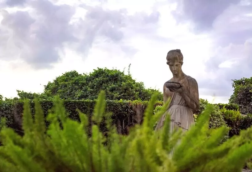 Premier Hotel The Richards