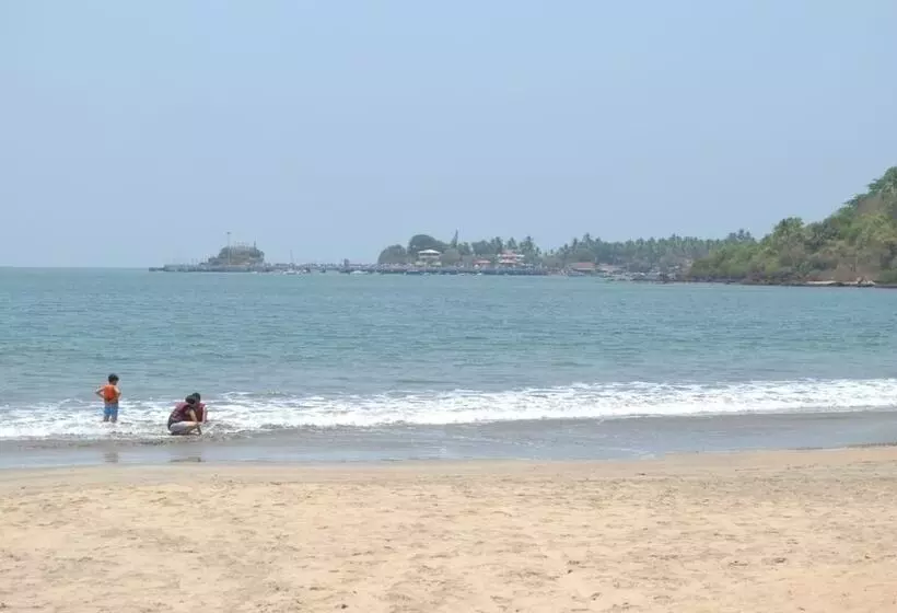 Sandalwood Hotel & Suites