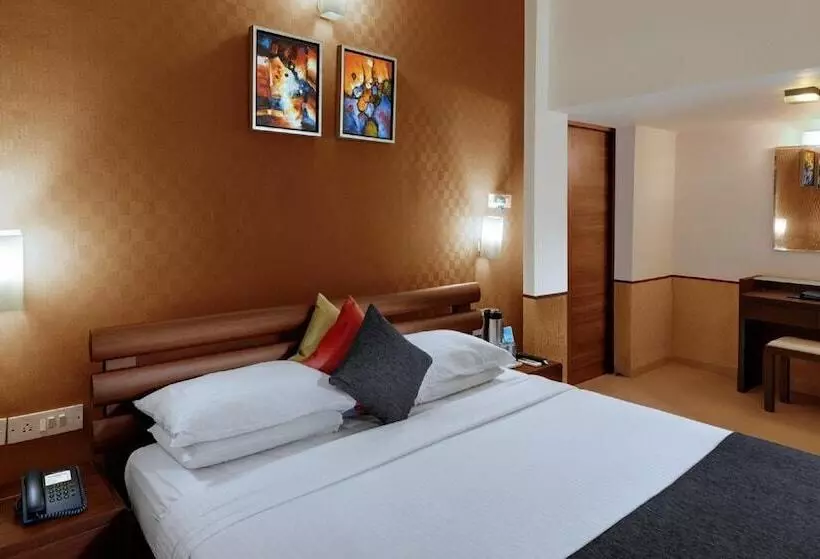 Sandalwood Hotel & Suites