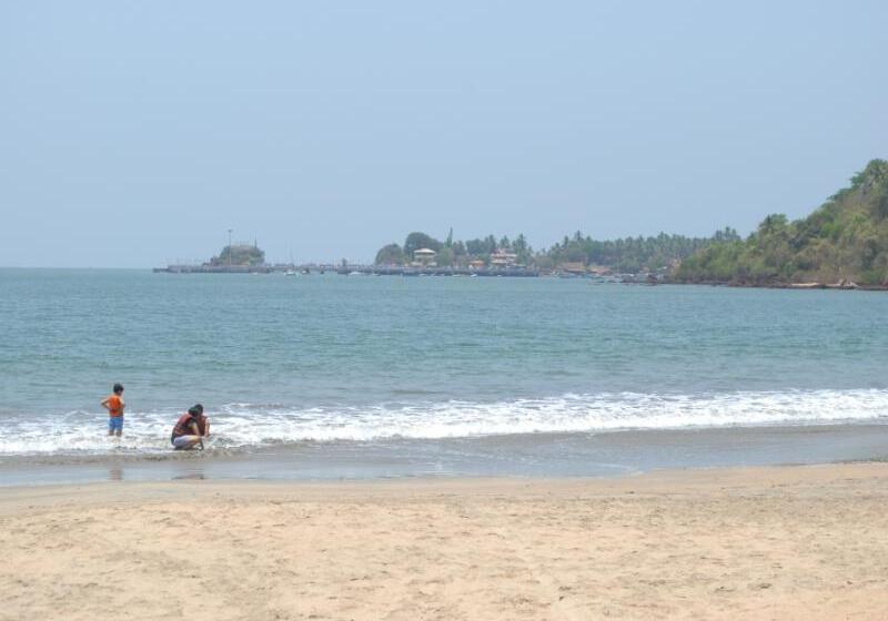 Sandalwood Hotel & Suites