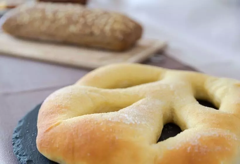 בית מלון כפרי Val Baussenc, The Originals Relais