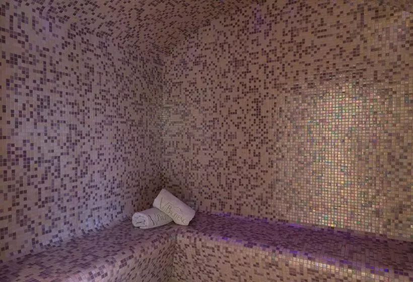 בית מלון כפרי Val Baussenc, The Originals Relais